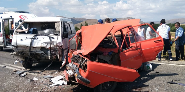 Kırşehir'de korkunç kaza! Feci şekilde can verdiler...