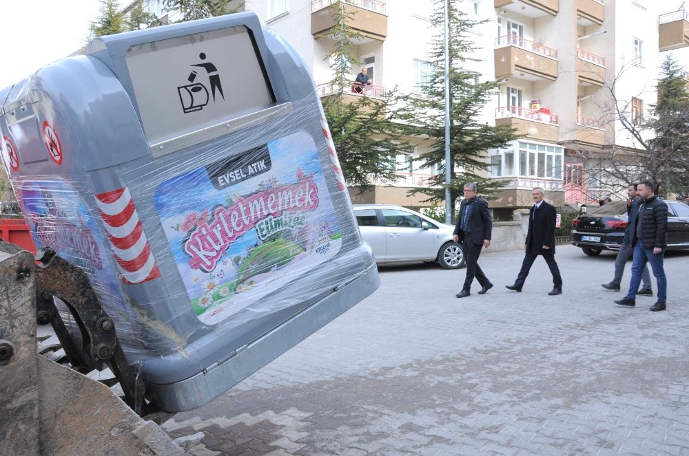 Kırşehir’de, mahallelere çevreye duyarlı konteyner dağıtımına başlandı 