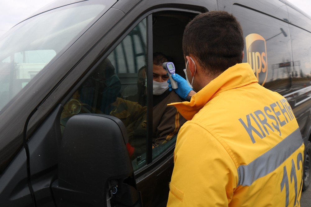 Kırşehir’de polis, jandarma ve sağlık ekipleri Covid-19 denetimi yaptı 