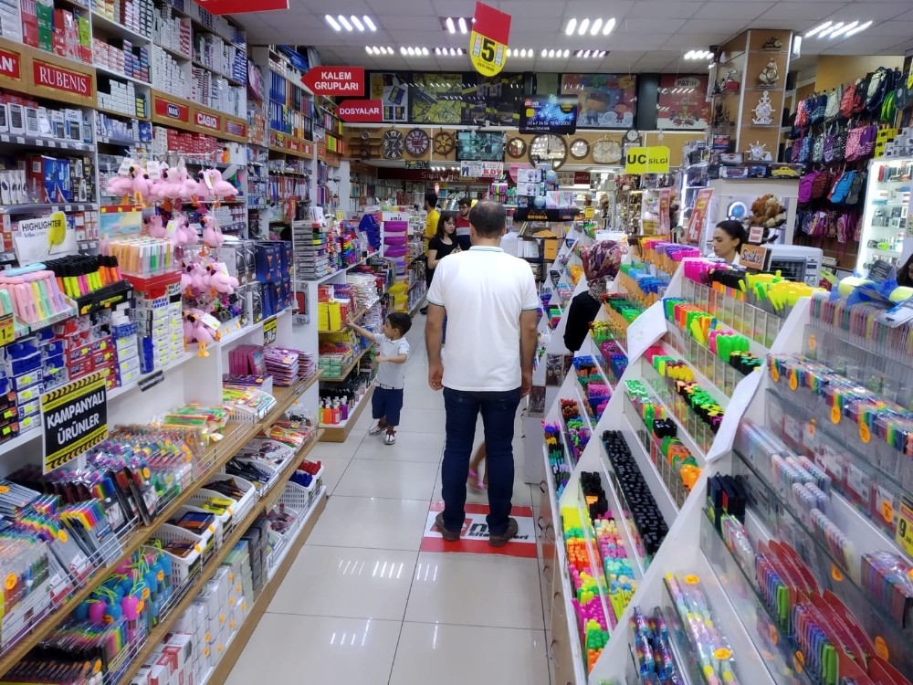 Kırtasiyecilerde alışveriş yoğunluğu 