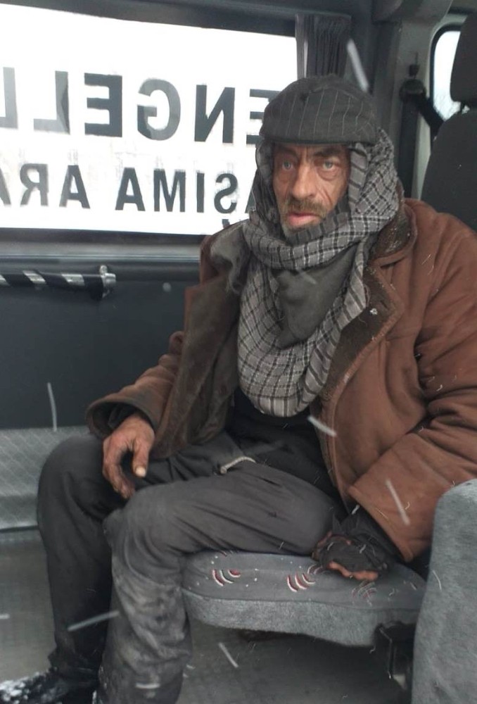 Kış günü dışarıda kalan yaşlı adama büyükşehir sahip çıktı 
