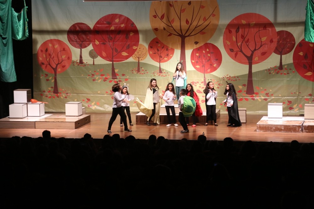 ’Kış Masalı’ adlı çocuk oyununun galası yapıldı 