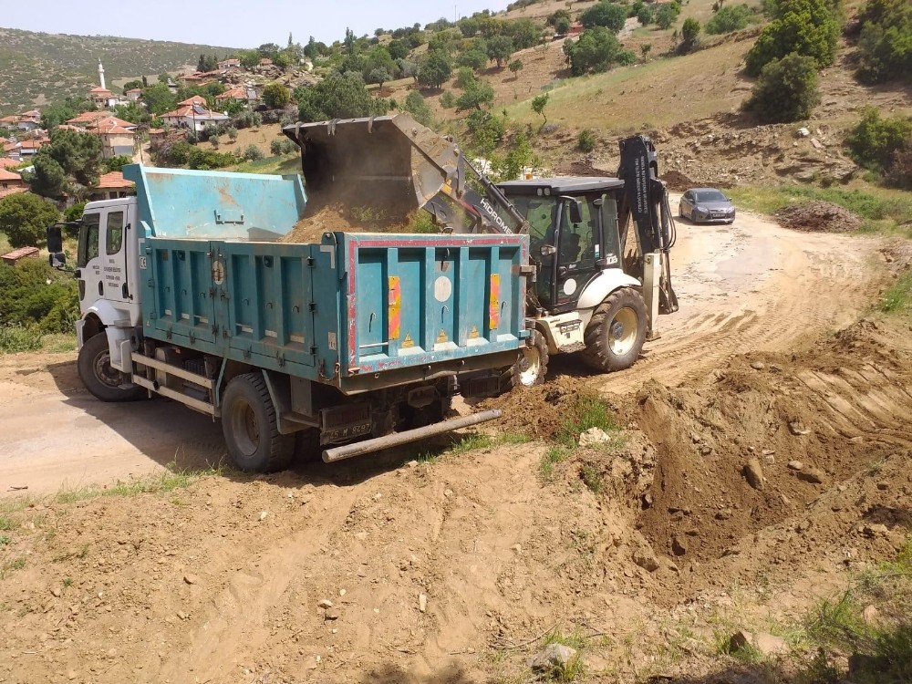 Kış mevsiminde bozulan yollar onarılıyor 