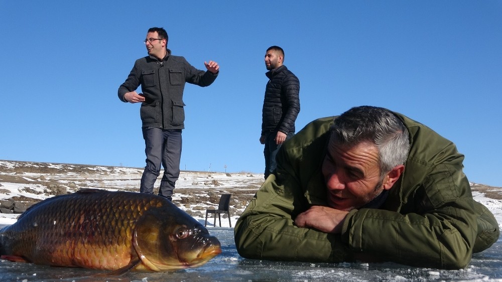Kış turizminin cazibe merkezi Çıldır Gölü rüya gibi 
