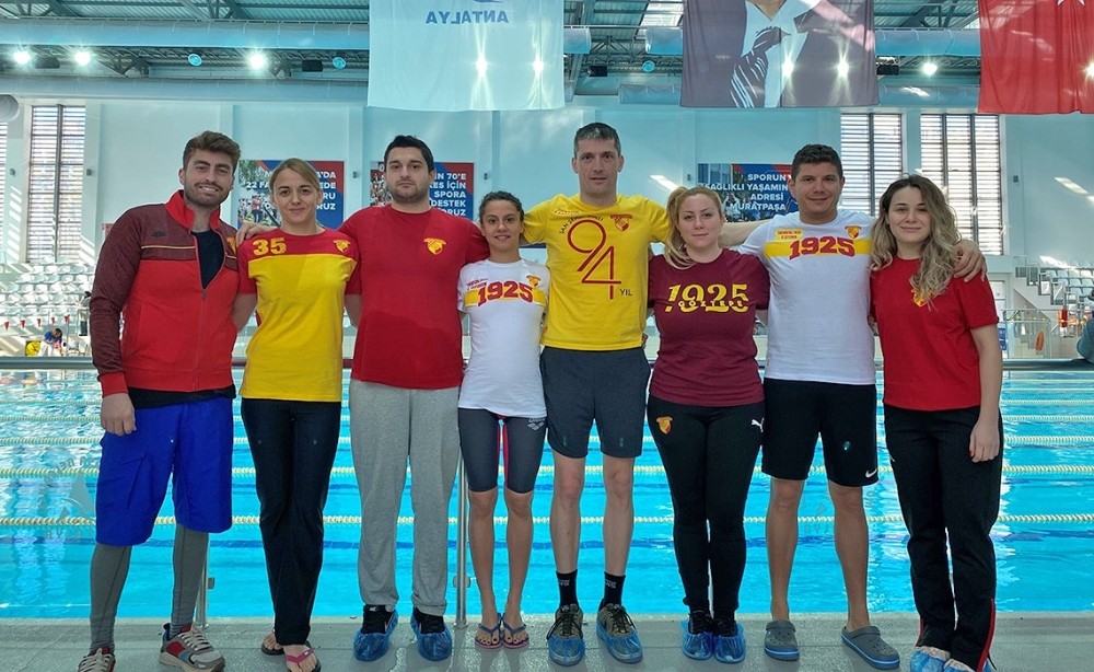 Kış Yüzme Şampiyonası’na Göztepe damgası 
