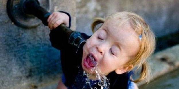 Kışın 'dengeli ve yeterli su içmek' vücudun sıcaklık dengesine katkı sağlıyor