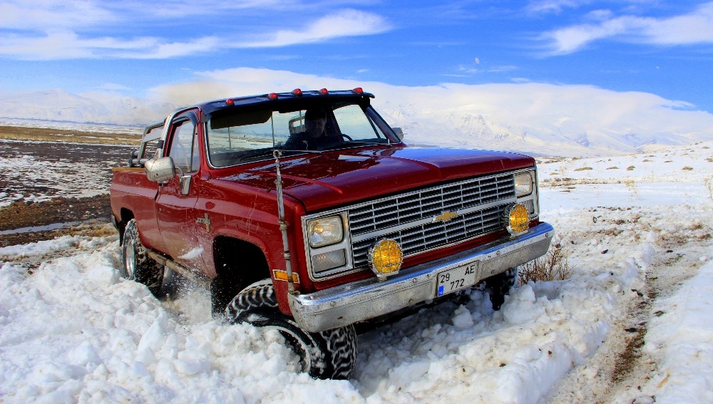 Kışın keyfini 4x4 araçlarla safari yaparak çıkartıyorlar 