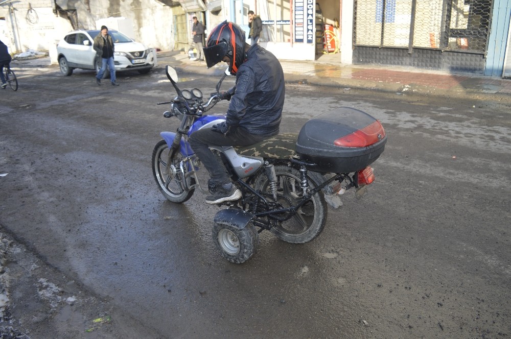 Kışın motosikletini kullanamayınca ATV’ye dönüştürdü 