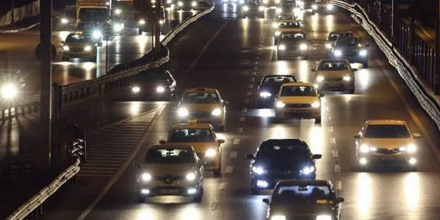 Kısıtlama bitince İstanbul'da trafik yoğunluğu oluştu
