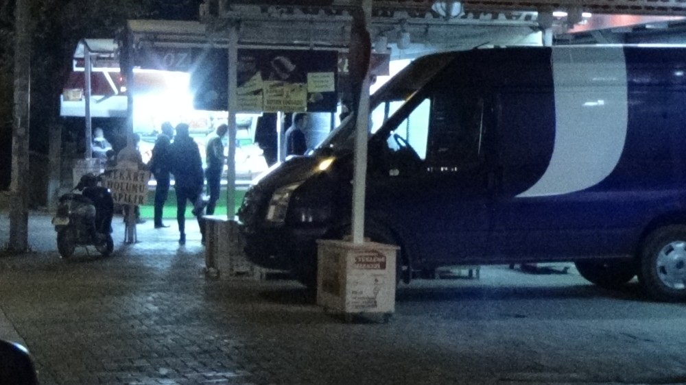 Kısıtlama bitti diye açılan marketler polis tarafından kapatıldı 