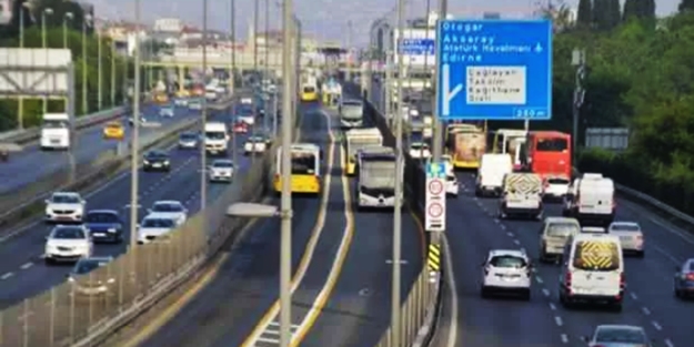 Kısıtlama kalktı, İstanbullular yollara döküldü