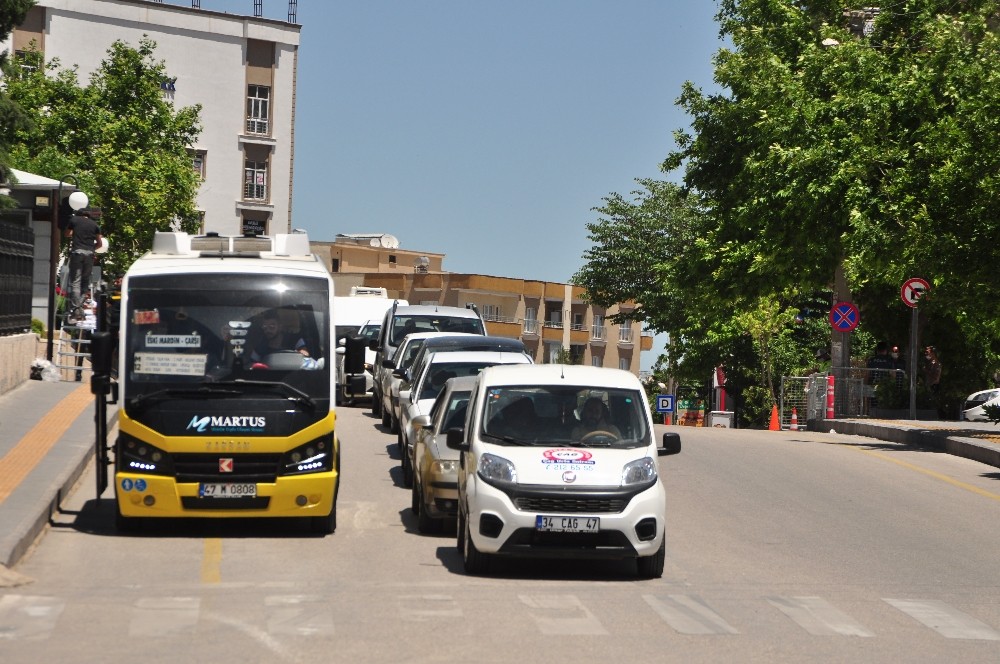 Kısıtlama sona erdi, Mardin’de vatandaşlar sokakları doldurdu 