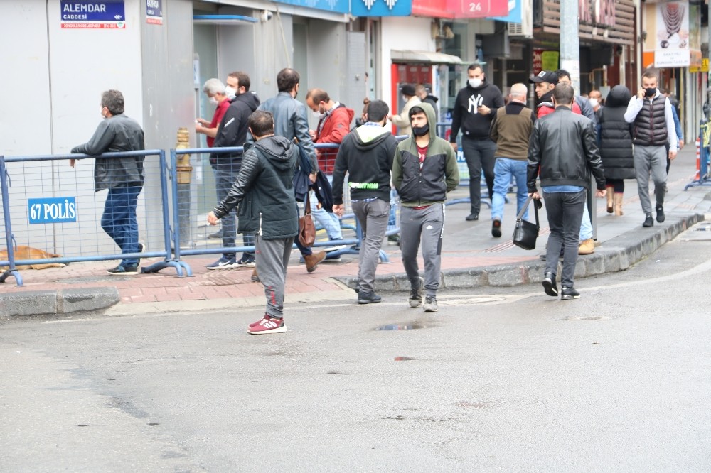 Kısıtlama sonrası cadde ve sokaklarda yoğunluk oluştu 