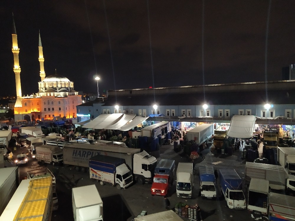 Kısıtlama sonrası sebze meyve halinde yoğunluk 