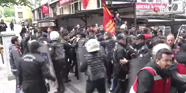 Kısıtlamalara rağmen bariyerleri aşan gruba müdahale: 20 gözaltı