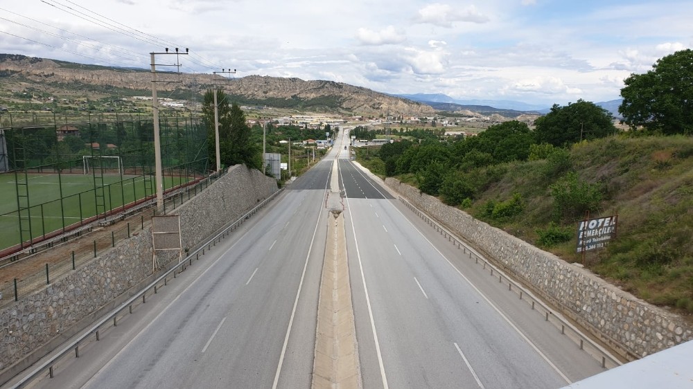 Kısıtlamalarda şehirlerarası karayolları da boş kaldı 