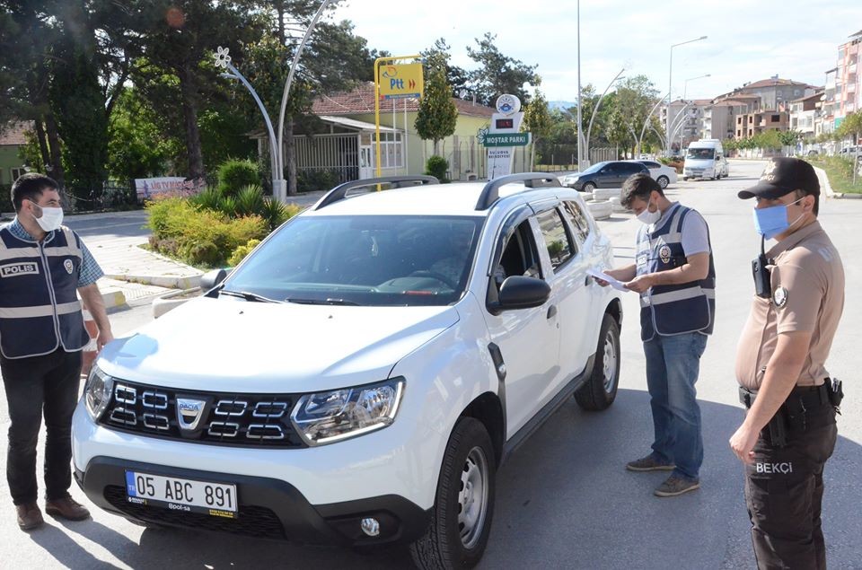Kısıtlamanın 3. gününde Suluova’da denetimler sürüyor 