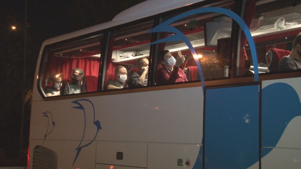 Kısıtlamanın bitmesiyle İzmir Otogarı’nda hareketlilik 