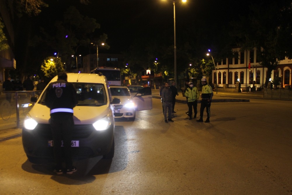 Kısıtlamanın ilk saatlerinde kurallara uymayanlar cezadan kaçamadı 