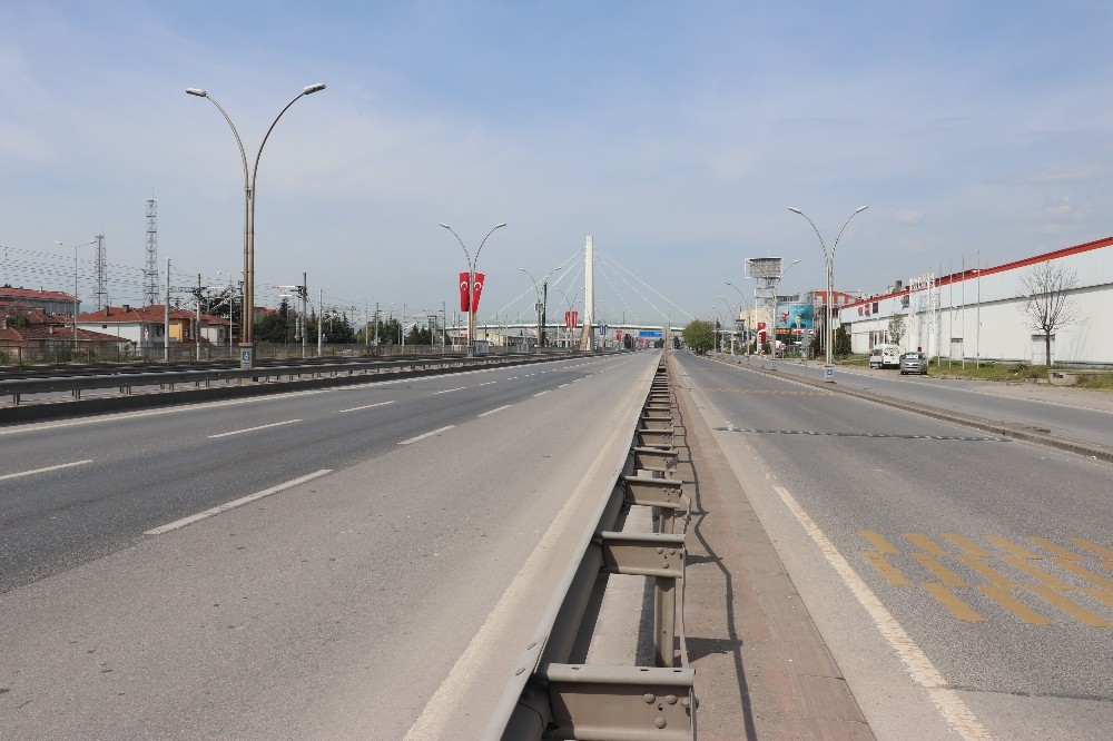 Kısıtlamanın son gününde Kocaeli’de sokaklar boş kaldı 