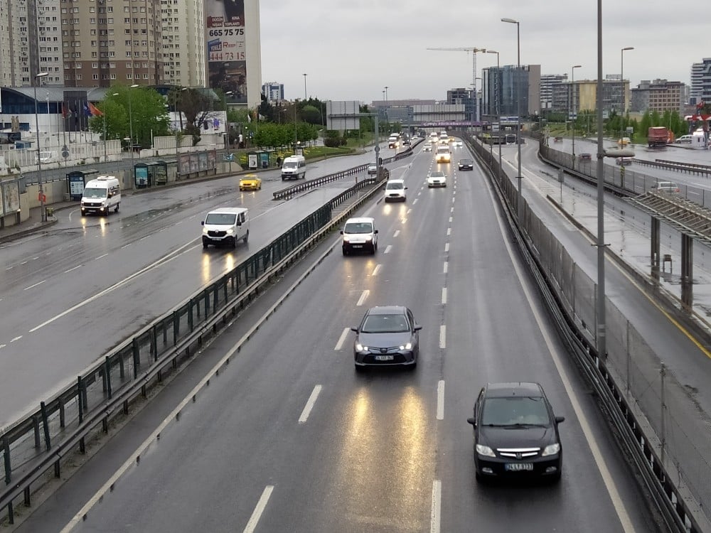Kısıtlamanın sonrasında sabah İstanbul’da hareketlilik başladı 