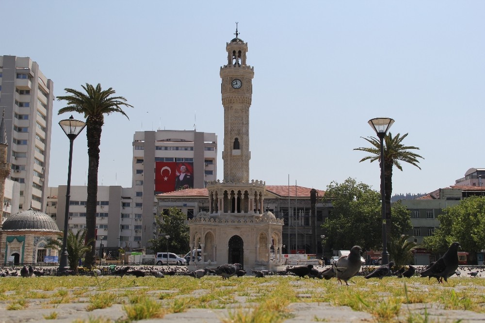 Kısıtlamanın üçüncü gününde de İzmir sokaklarında sessizlik hakim 