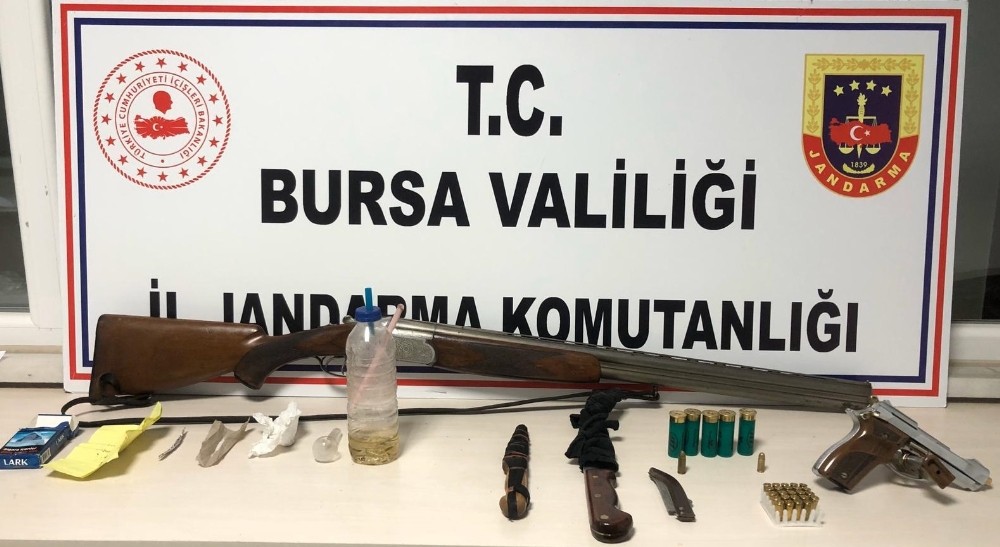 Kısıtlamaya uymayınca yakayı ele verdiler 