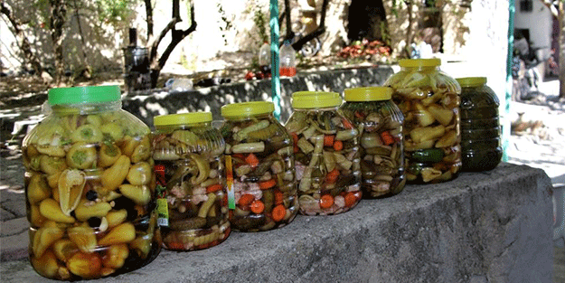 Kışlık konserve yapanlar dikkat! Bu hatayı yaparsanız ölümle sonuçlanıyor