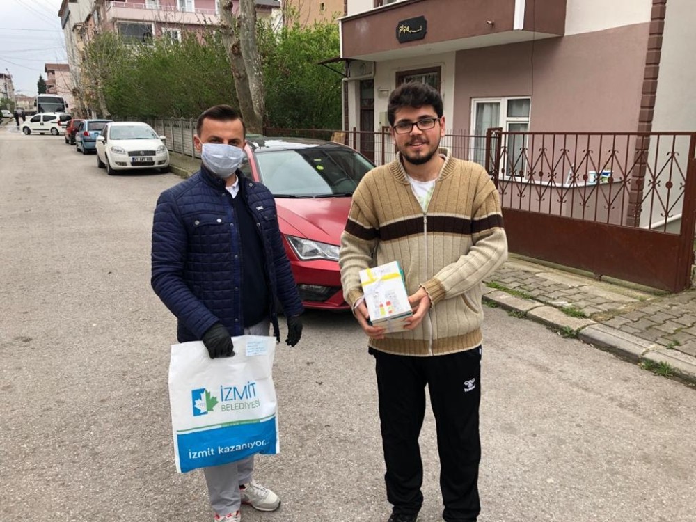 Kitap bulamayan üniversitelilere Başkan Hürriyet’ten destek 