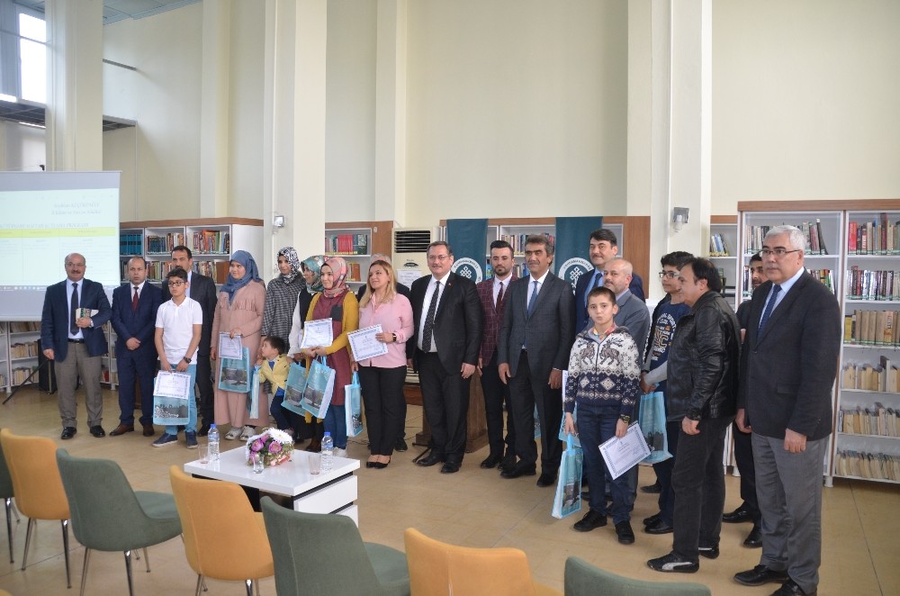 Kitap kurtları ödüllendirildi 