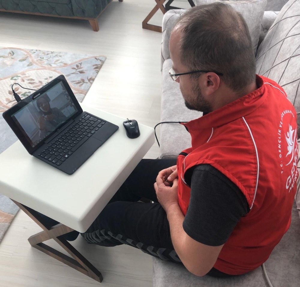 Kitap okuma halkası bu sefer online düzenlendi 