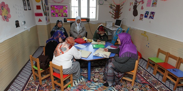 Kitap okumak için müftülüğe gidiyorlar
