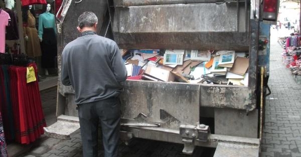 5 bin kitap çöpe atıldı!