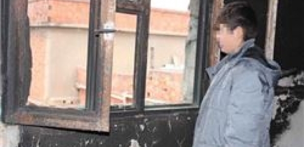 'Kitaplarım bile kül oldu'