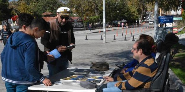 Kitapseverler seferber oldu, yeni akülü tekerlekli sandalye aldı
