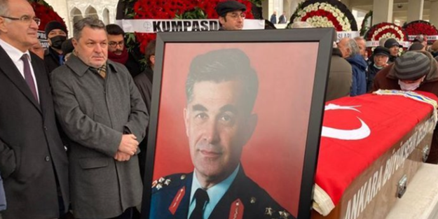  Kıvırtın bakalım! Vural Avar öldü onlar dansöze döndü