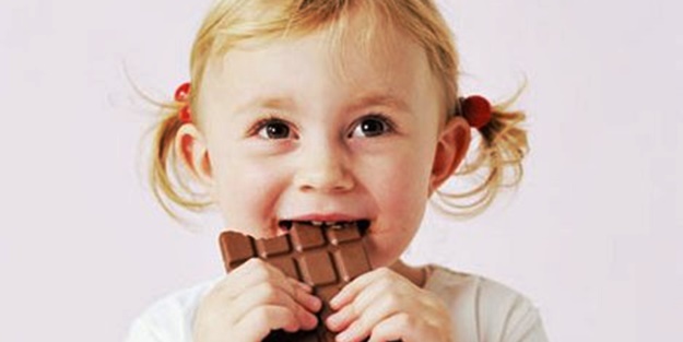 Kıyafetlerden çikolata lekesini çıkarmanın püf noktaları