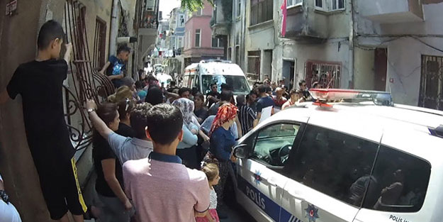 Kız çocuğu evinin çatısında ölü bulundu