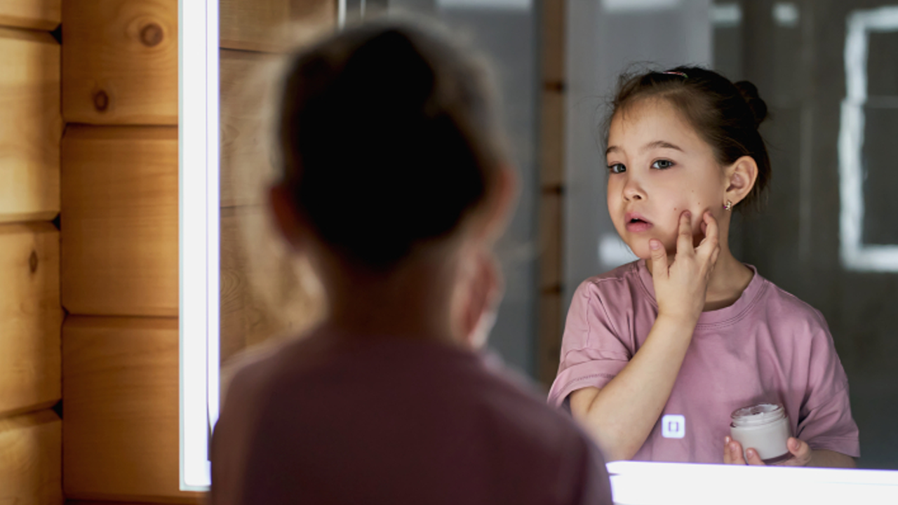 Kız çocuklarındaki makyaj akımına dikkat!