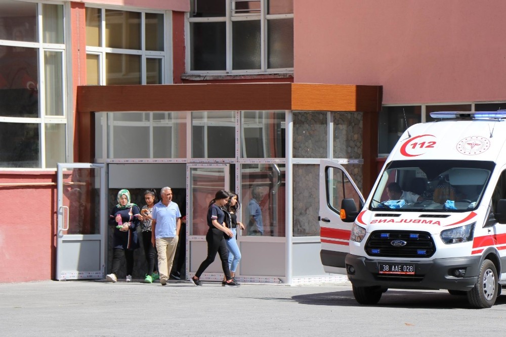 Kız lisesinde ‘intihar’ paniği 