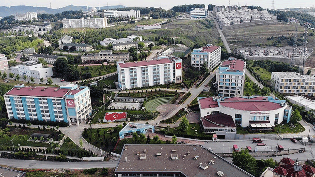 Kız yurdunda şok! Porno film açıp sosyal medyada canlı yayınla paylaşan 2 kız yurttan atıldı