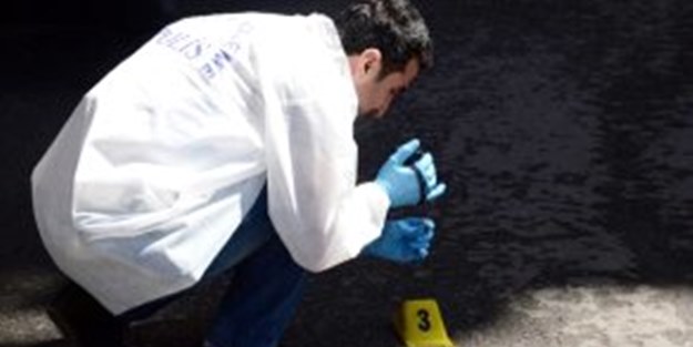 'Kıza laf atma' kavgasında polis yerden parmak topladı!