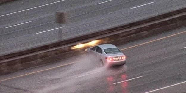 Kızaklama nedir, nasıl önlenir? Araçlarda kızaklama neden olur? Araç kızaklama halindeyken ne yapılır?