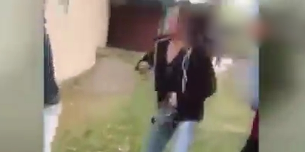 Kızı kavga etti, annesi tezahürat yaptı!../VİDEO