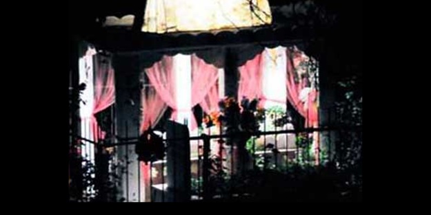 Mezarında 12 yıldır ışık yanıyor!