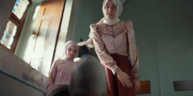 Kızıl Goncalar dizisinde başörtülü kadın skandalı! Fox Tv Müslümanları çileden çıkardı