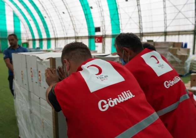 Kızılay, 394 kişilik ekibiyle afetzedeleri yalnız bırakmadı
