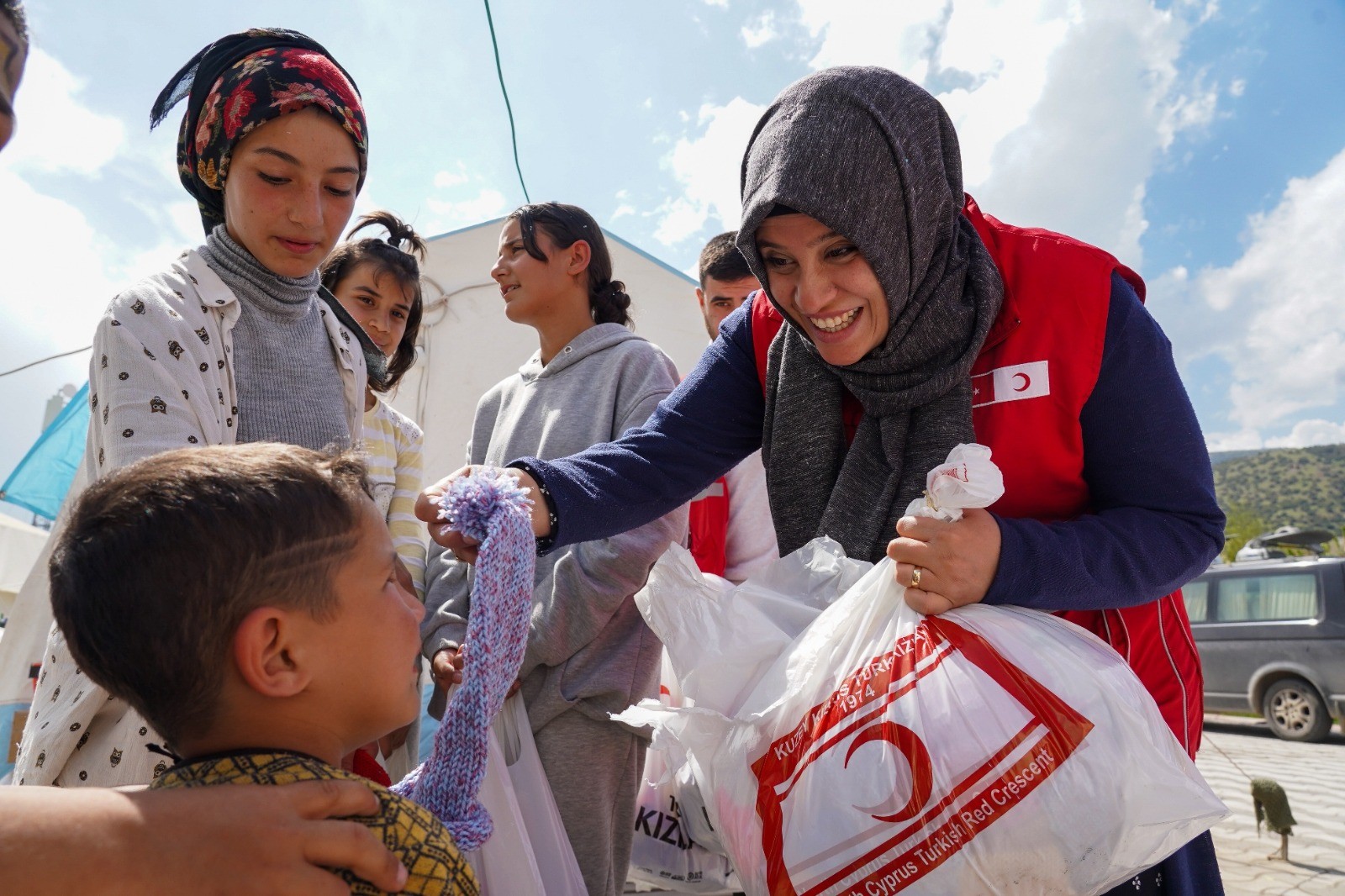 Kızılay Bayramda ve 23 Nisan’da depremzede çocukları sevindirecek