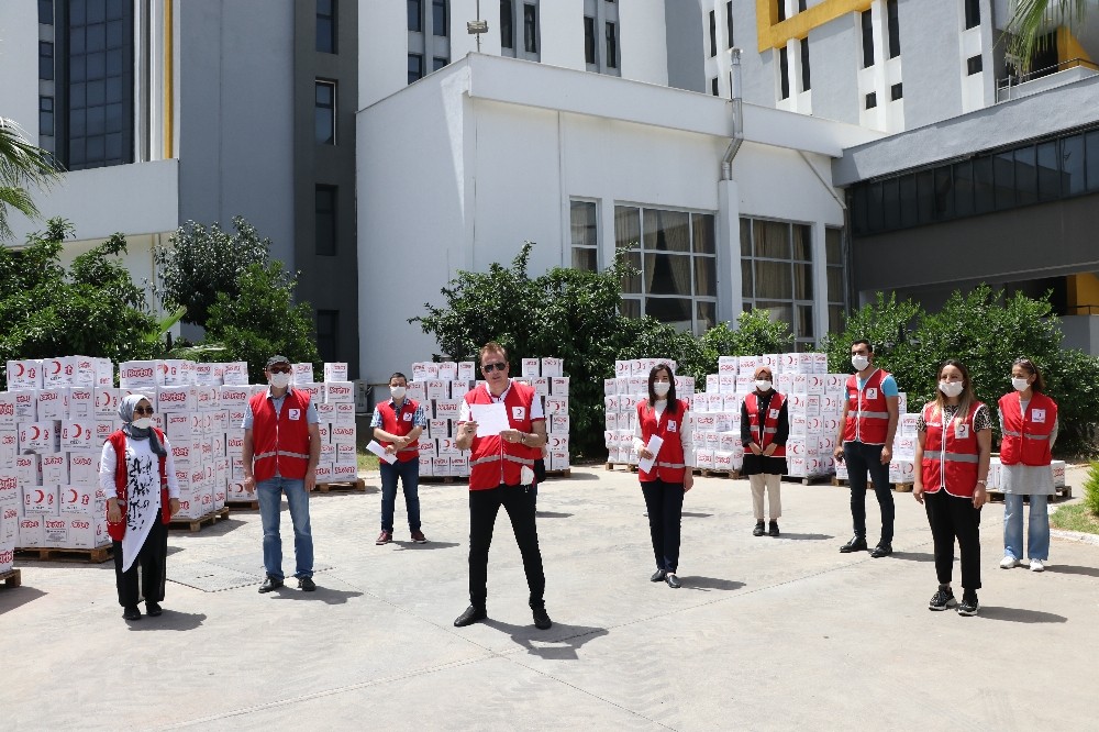 Kızılay gönüllüleri tarafından hazırlanan yardım paketleri sahiplerine gönderildi 