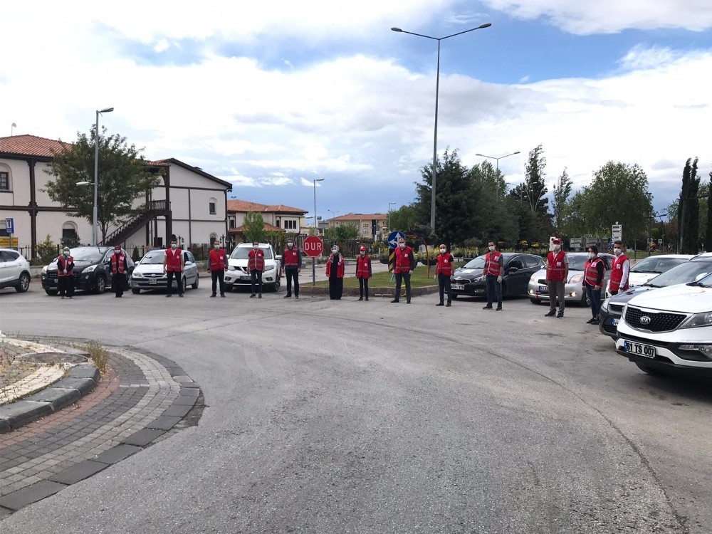 Kızılay gönüllüleri yardım için sahada 